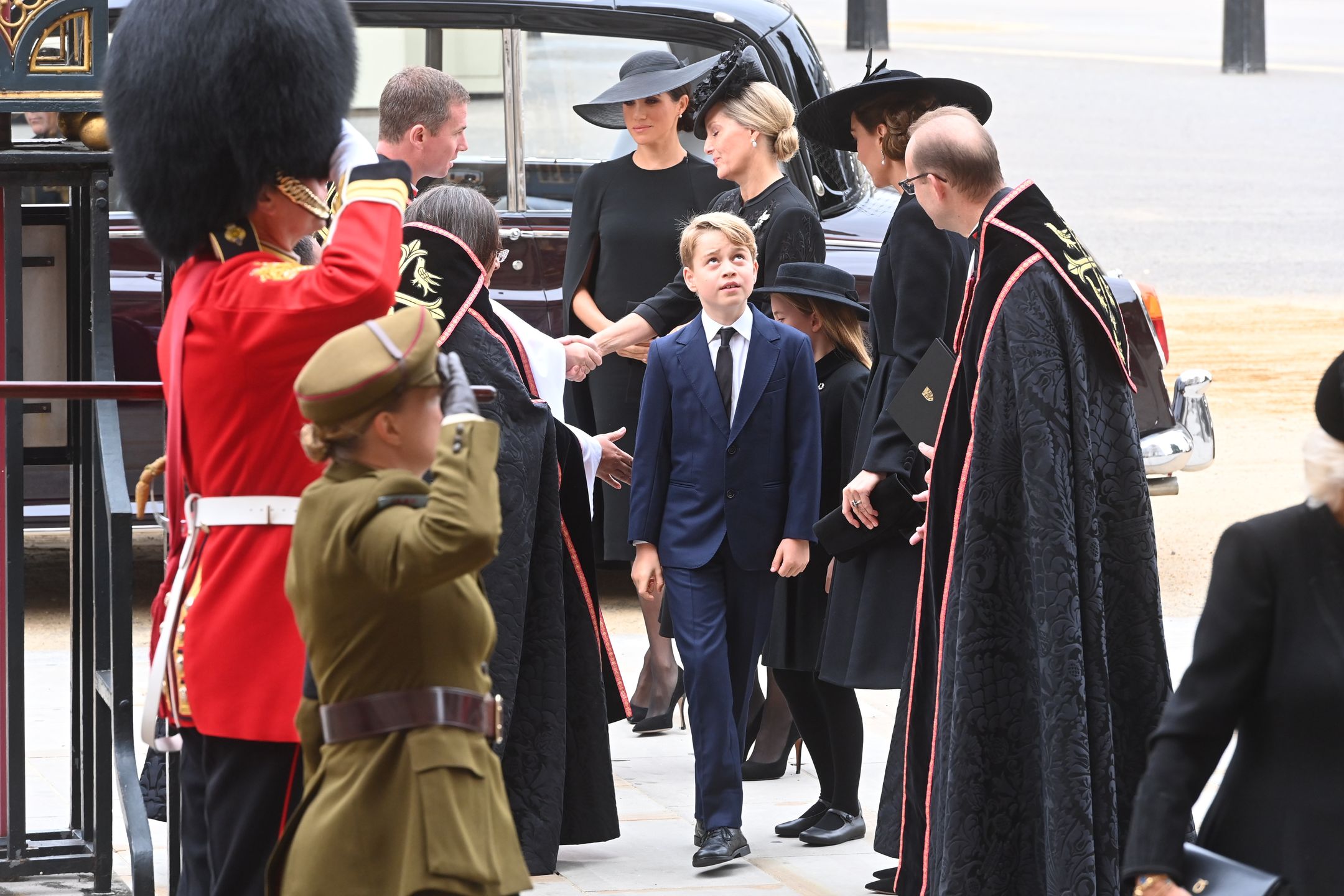 Kate Middleton i Meghan Markle przybywają do Westminster Abbey