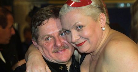 26 lat temu rozkochali w sobie Polaków jako Andzia i Bercik. Tak dziś wyglądają gwiazdy "Świętej wojny" (FOTO)
