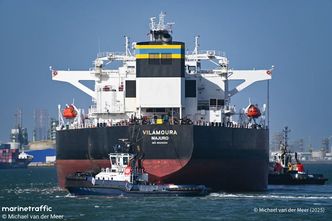 Eksplozja na tankowcu z rosyjskiej "floty cieni". Przewoził milion baryłek ropy