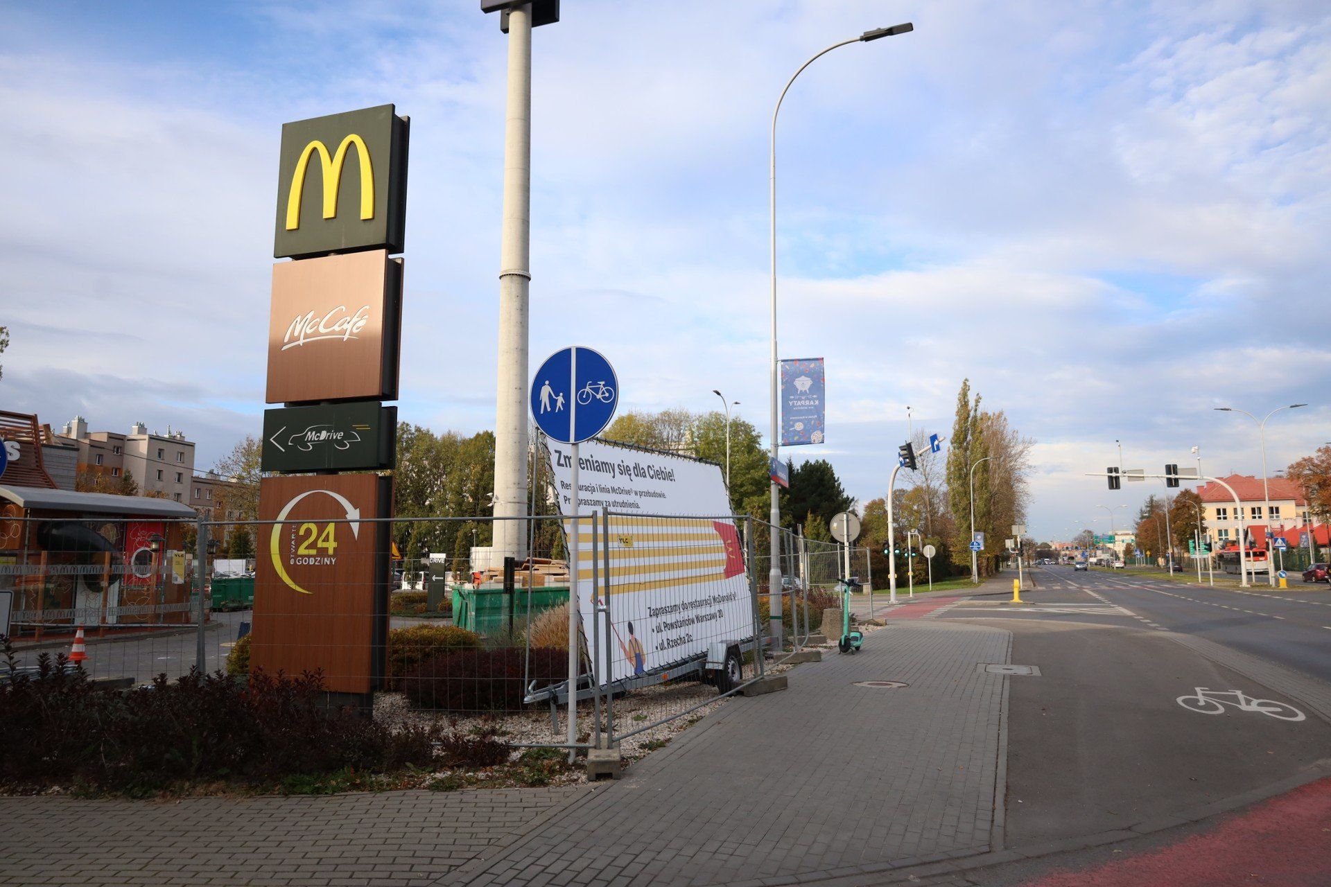 Tymczasowo zamknięta restauracja McDonald`s przy ulicy Lwowskiej 6