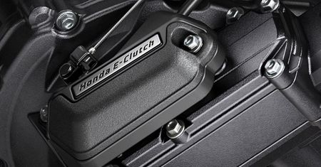 Honda stworzyła sprzęgło E-Clutch. To coś więcej niż quickshifter