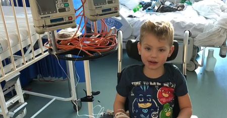 Mama myślała, że to zabawa. Tajemnicza choroba sparaliżowała chłopca