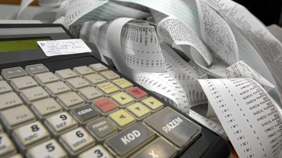 Obowiązek korzystania z kas fiskalnych online jeszcze poczeka. Nowe przepisy utknęły w Sejmie
