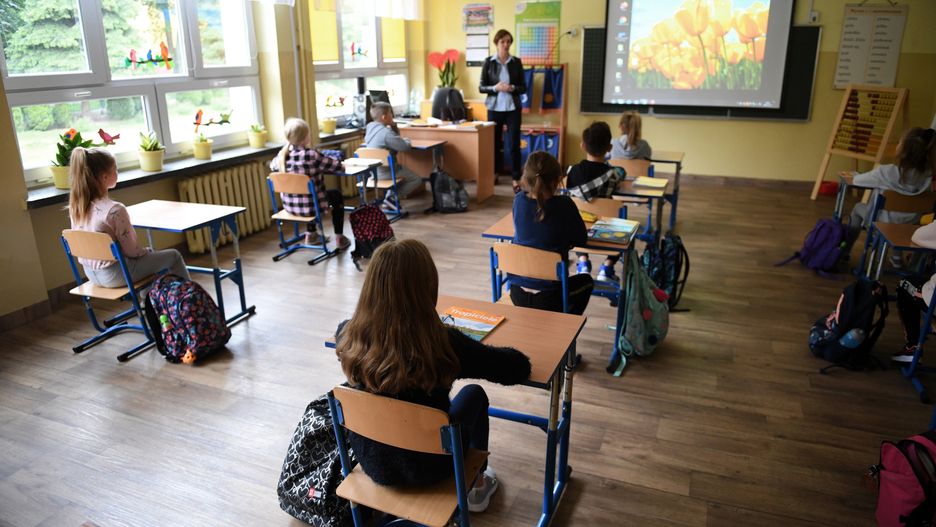 Kiedy dzieci wrócą do szkoły? Premier Mateusz Morawiecki nakreślił datę (zdjęcie ilustracyjne)