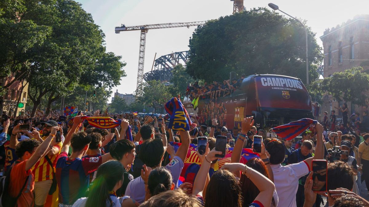 PAP/EPA /  EPA/Quique Garcia / Na zdjęciu: feta mistrzowska FC Barcelony