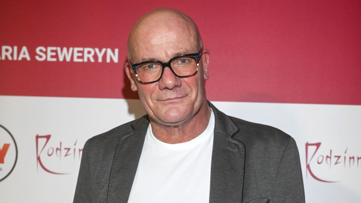 Na zdj.: Piotr Zelt, Fot. Jacek Kurnikowski/AKPAokulary, spektakl, Piotr Zelt, premiera, Scena Relax, luty 2024, premiera spektaklu