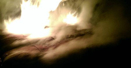 Pożar przy ul. Kunickiego w Lublinie. Policjanci wyciągnęli 22-latka z płonącego mieszkania