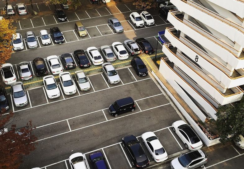 Nowe bloki bez parkingów? "Chyba tego nie chcemy"