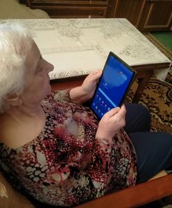 Ponad pół tysiąca tabletów dla seniorów od Fundacji Biedronki