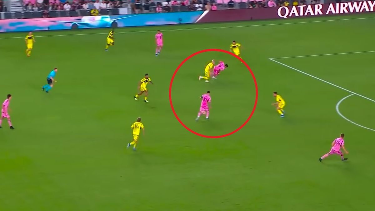 YouTube / CONCACAF / Na zdjęciu: Akcja Leo Messiego i Luisa Suareza.