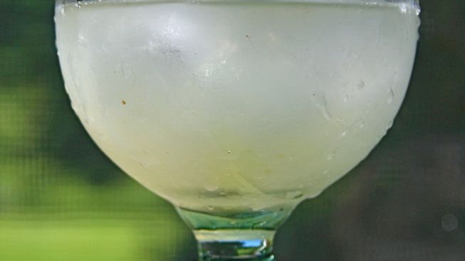 Lemoniada gazowana z wysoką zawartością kofeiny