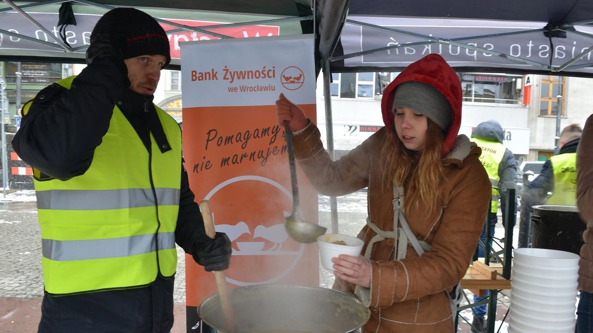 Jeszcze wiele osób w Polsce skazanych jest na skrajną biedę.