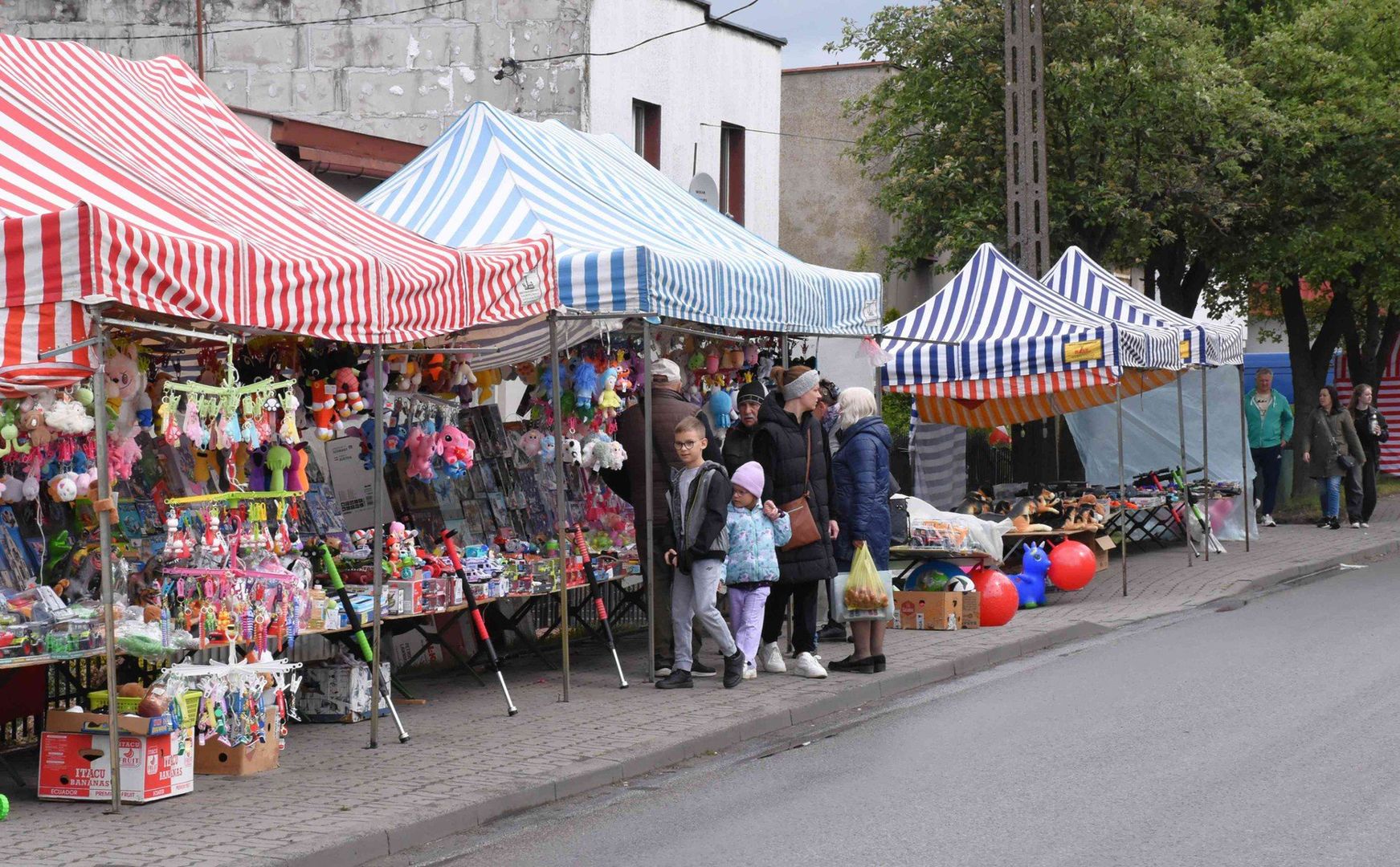 2025-05-17. Piknik Parafialny z okazji obchodów 100-lecia parafii pw. św. Andrzeja Boboli i św. Antoniego z Padwy w Złotnikach Kujawskich
Fot. Dominik Fijałkowski/Polska Press