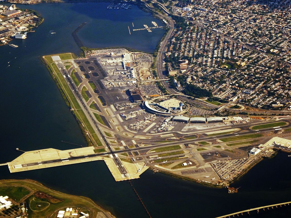 Lotnisko Nowy Jork-LaGuardia (LGA). Jak się dostać do centrum miasta?
