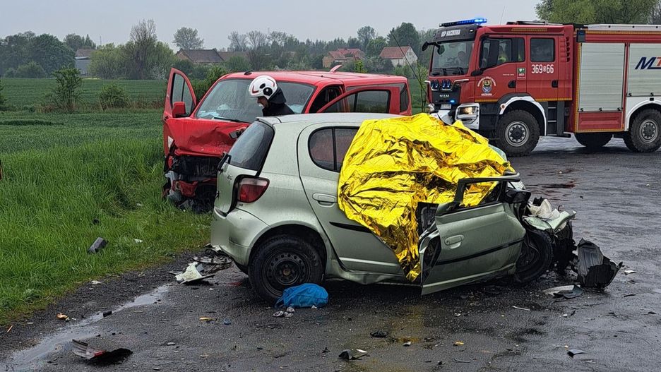 Tragiczny wypadek na Dolnym Śląsku. Nie żyje kobieta, ranne dzieci