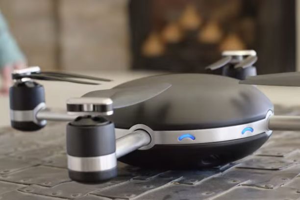 Dron Lily nagra Cię nawet podczas zjazdu na desce