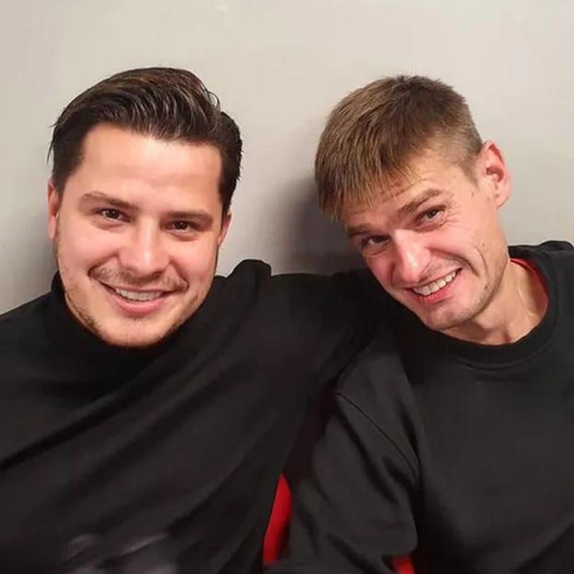 Bracia Collins komentują artykuł o Tomaszu Komendzie i zapowiadają pozew