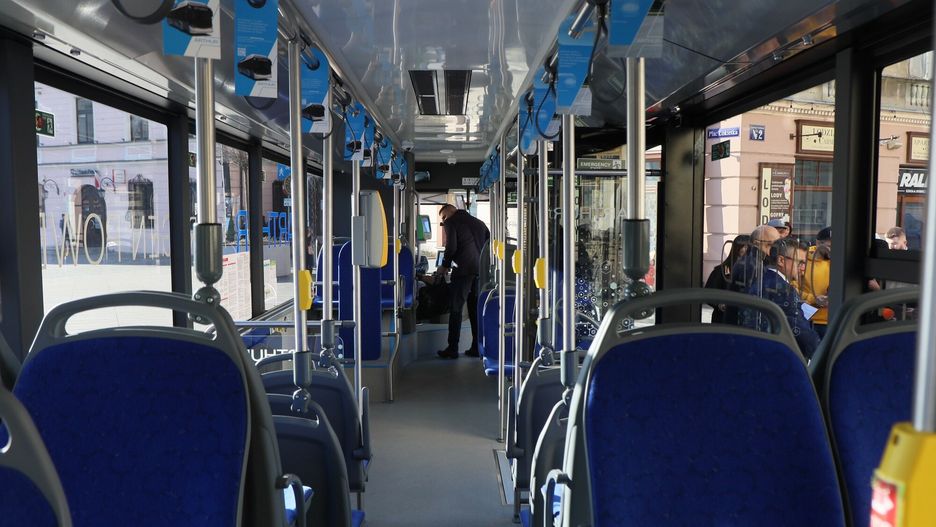 Autobus wodorowy dla Lublina
08.11.2022 LUBLIN 
PREZENTACJA NA PLACU LOKIETKA AUTOBUSU NA WODOR FIRMY ARTHUR ZBUDOWANEGO WE WSPOLPRACY Z POLITECHNIKA LUBELSKA 

ARTHUR AUTOBUS WODOROWY AUTOBUS WODOROWY MPK KOMUNIKACJA MIEJSKA PLAC LOKIETKA KIEROWCA KASOWNIK BILET RATUSZBRAMA KRAKOWSKA 


FOT. LUKASZ KACZANOWSKI / POLSKA PRESS
FOT. LUKASZ KACZANOWSKI/POLSKA PRESS