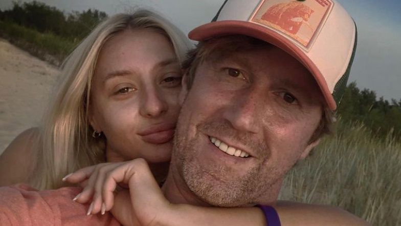 Robert Kochanek pozuje z Kingą Zapadką na Helu 
