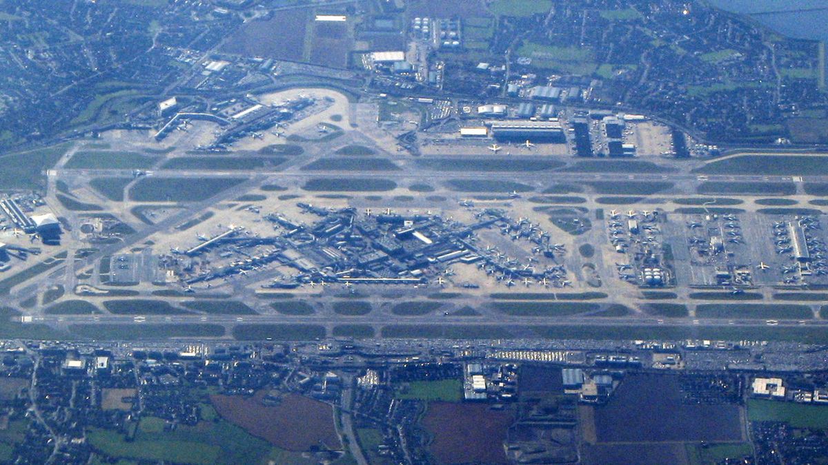 Na zdjęciu Heathrow, jedno z największych lotnisk świata. Podobne może powstać pod Baranowem.