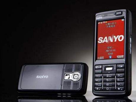 Sanyo SAN168 z podwójnym wejściem SIM