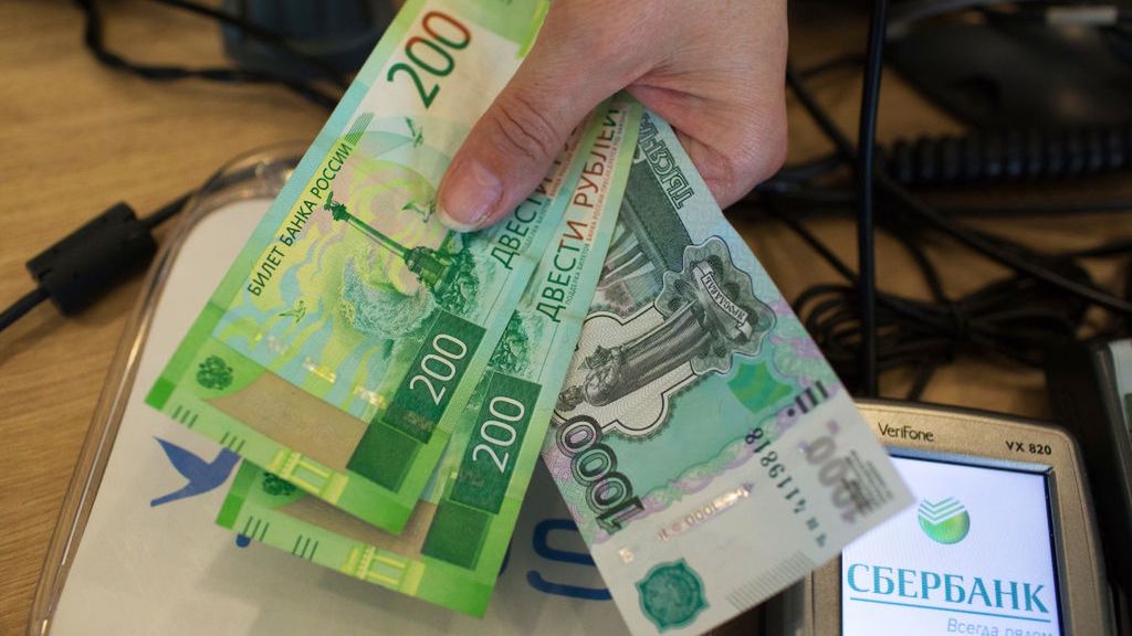 Tatneft PJSC Petrochemical Operations in Tatarstan
An employee displays ruble banknotes at the retail store of a gas station, operated by Tatneft PJSC, in Kazan, Tatarstan, Russia, on Thursday, March 7, 2019. Tatneft explores for, produces, refines, and markets crude oil. Photographer: Andrey Rudakov/Bloomberg via Getty Images
Bloomberg
EAME, Rig, Derrick, Fossil Fuels, EMEA, Business Finance and Industry, Russia