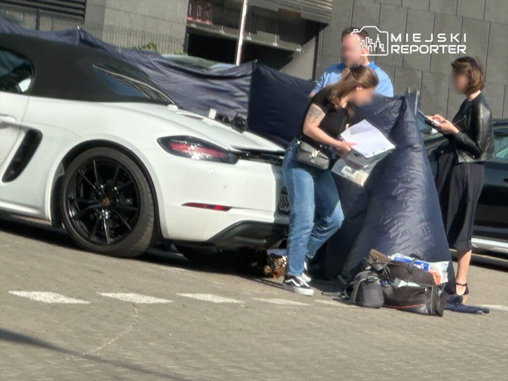 Zajrzał do Porsche. W środku zwłoki mężczyzny. Fot. Miejski Reporter