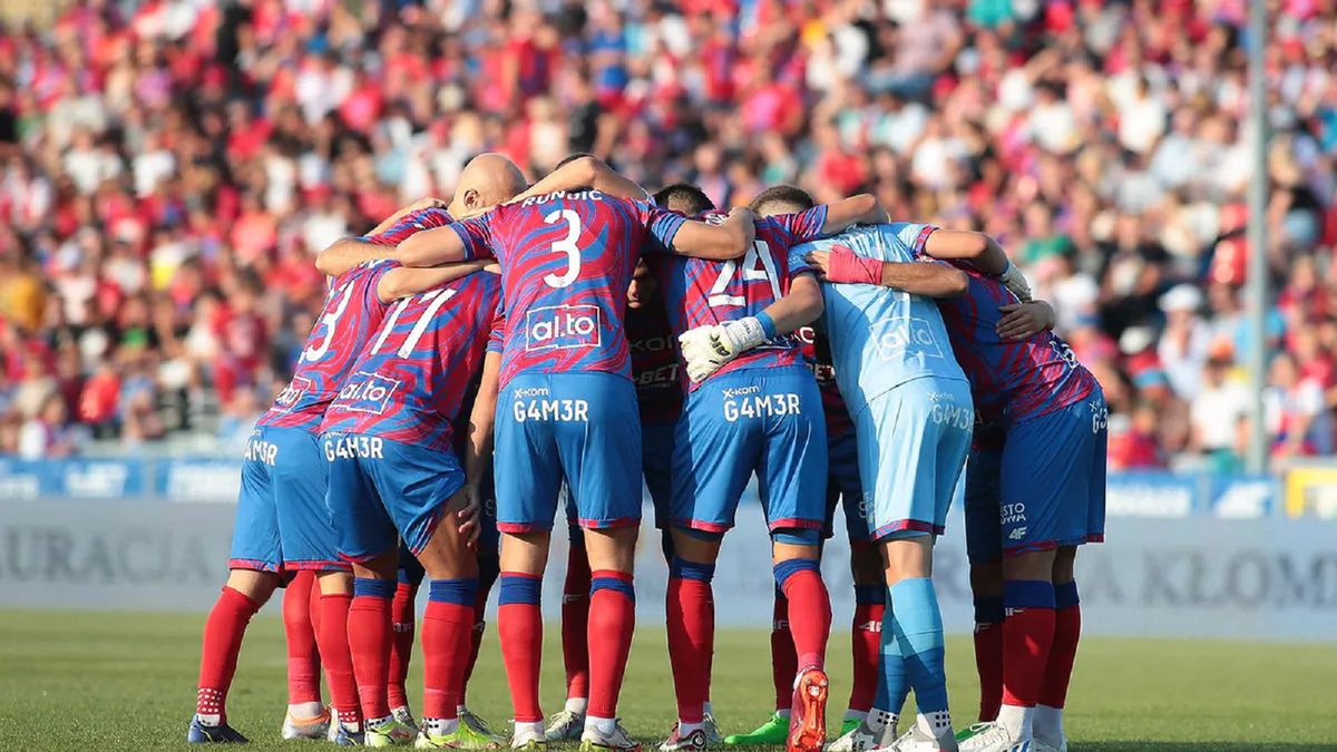 WP SportoweFakty / Tomasz Kudala / Na zdjęciu: piłkarze Rakowa Częstochowa