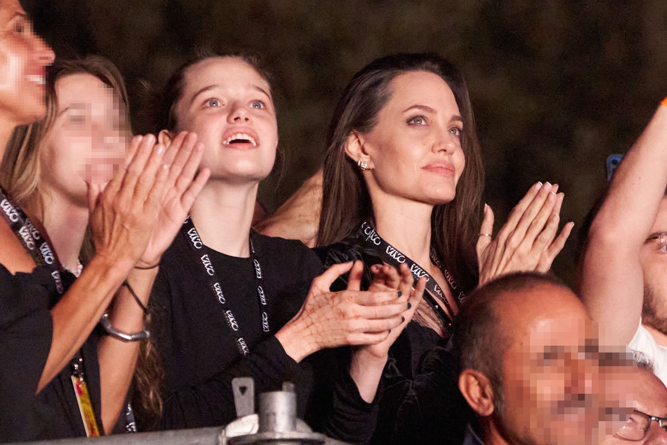 Angelina Jolie z Shiloh bawi się na koncercie Maneskin w Rzymie