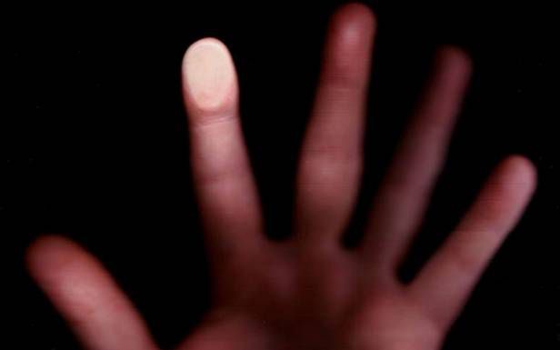 Skaner linii papilarnych IDair sprawdzi odcisk palca na odległość 1