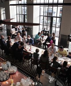 Warszawa. Der Elefant konsekwentny. Wstęp tylko zaszczepionych