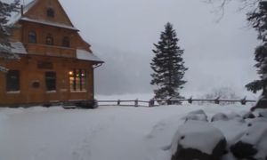 -14 st. C. Ruszył nad Morskie Oko. Ludzie przecierają oczy