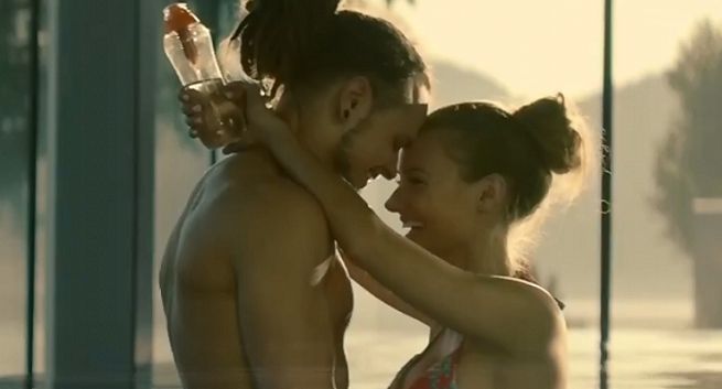 Sportowcy Fit Lovers w reklamach filtrującej butelki Dafi (wideo)