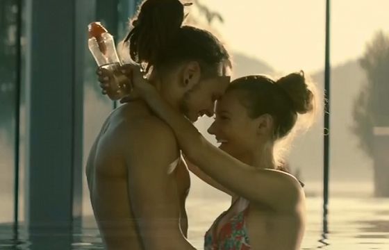 Sportowcy Fit Lovers w reklamach filtrującej butelki Dafi (wideo)