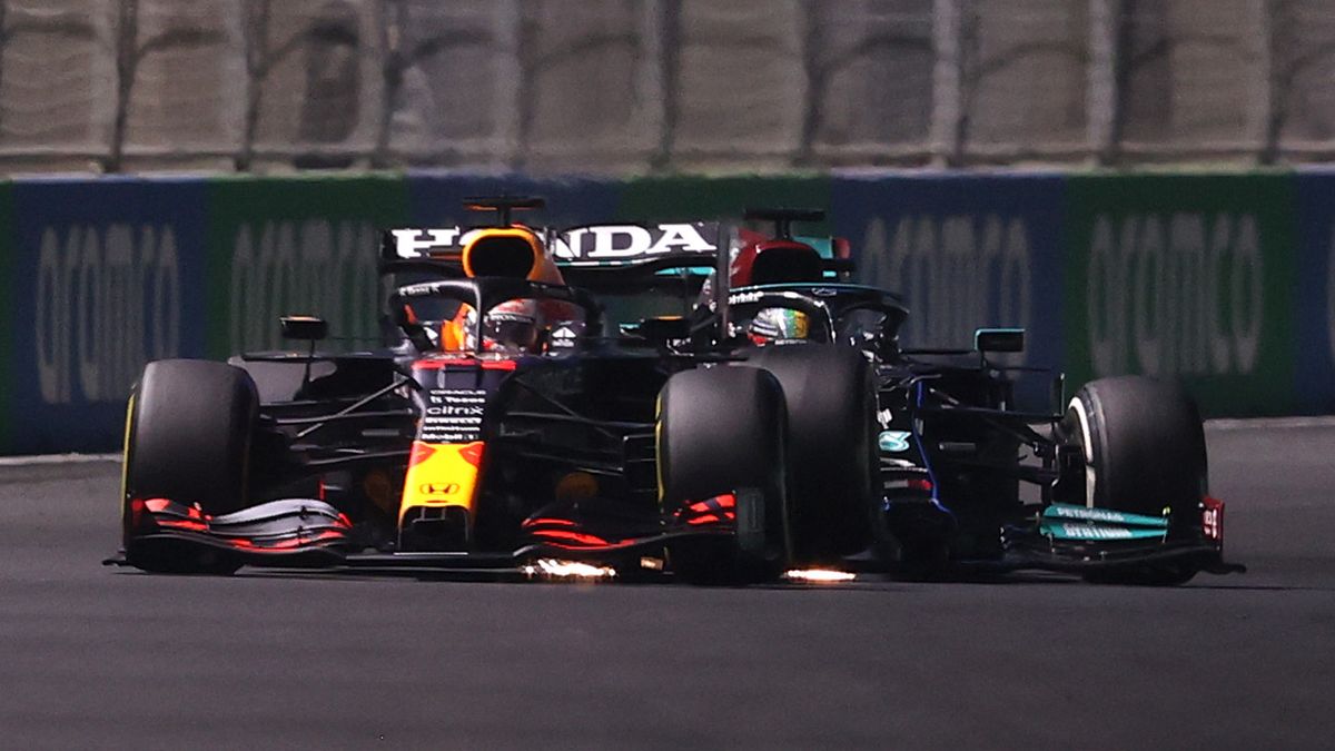 Zdjęcie okładkowe artykułu: Materiały prasowe / Red Bull / Na zdjęciu: zderzenie Maxa Verstappena i Lewisa Hamiltona
