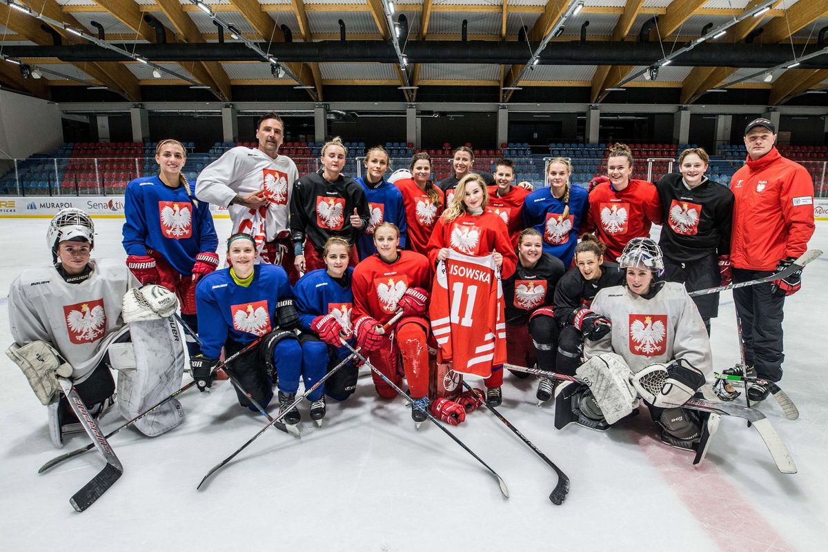 Ewelina Lisowska wzięła udział w treningu hokeja na lodzie kobiet
