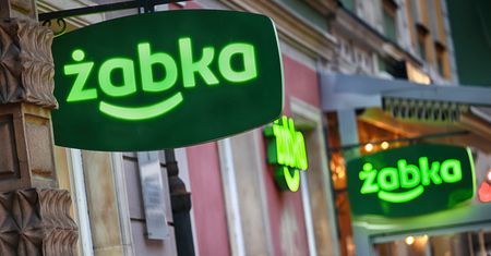 Żabka testuje nową usługę. Woda za 15 groszy