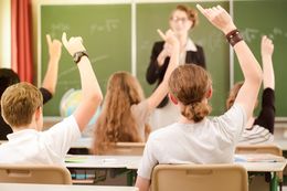 "Tyle szumu o nic". Nauczyciele pokazują swoje pensje