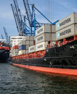 Zgubione kontenery pływają po morzu. Na plaże w Danii wypływają lodówki