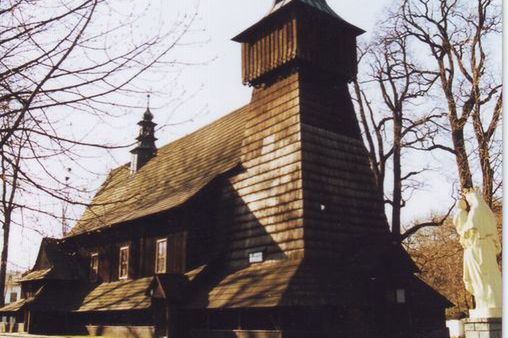Śląskie. Drewniany kościół w Gilowicach należy do najpiękniejszych na Żywiecczyźnie.