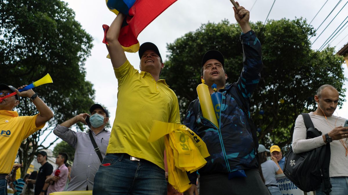 Supporters of Rodolfo Hernandez, independent presidential candidate, wave a Colombian flag during an election night rally following the runoff presidential election in Bucaramanga, Colombia, on Sunday, June 19, 2022. Colombians elected leftist Gustavo Petro Sunday as their new president after rival Hernandez conceded. Photographer: Natalia Ortiz Mantilla/Bloomberg via Getty Images