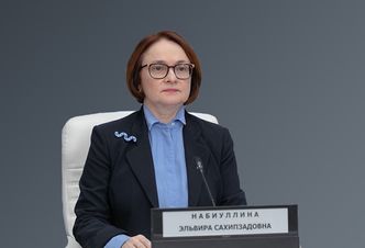 Przyglądają się jej broszkom. Tajemnicze przekazy szefowej Banku Rosji