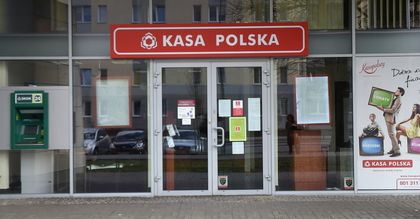ZUS zawiesił przelewy do SKOK "Polska". Emeryci muszą podać nowy numer konta