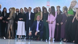 Ogromne czeki i tokeny. PKOl wypłacił nagrody dla olimpijczyków