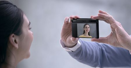 Oto Huawei Mate X ze składanym ekranem - niezwykle interesujący i szalenie drogi
