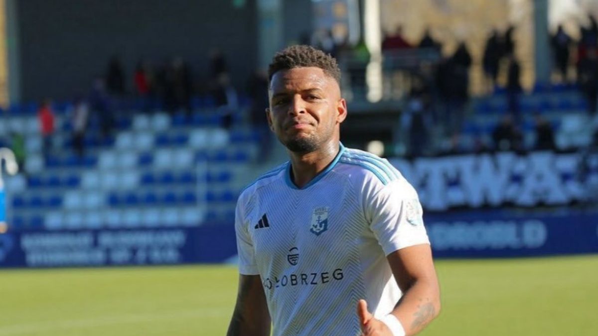 Instagram / Jonathan Junior / Jonathan Junior w barwach Kotwicy Kołobrzeg