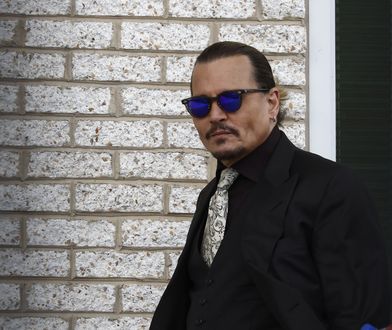 Przeczytali publicznie SMS-y Deppa. Są straszne