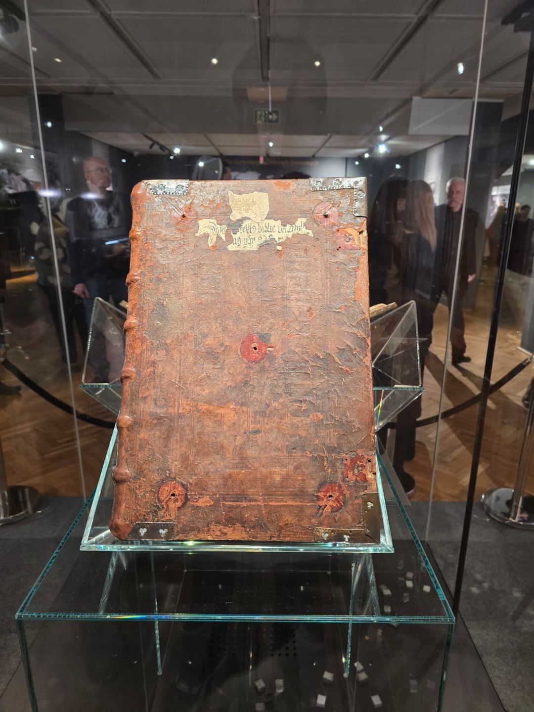 Pelplińską Biblię Gutenberga można zobaczyć w Muzeum Diecezjalnym w Pelplinie