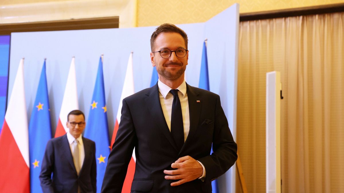 Waldemar Buda (w tle Mateusz Morawiecki)