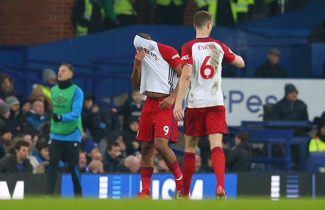 Salomon Rondon popłakał się, po tym jak chwilę wcześniej złamał nogę McCarthy'emu
